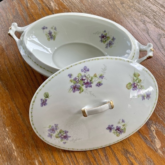 VINTAGE, B&T LIMOGES FRANCE, OVAL SERVING BOWL WITH LID. - Picture 5 of 16